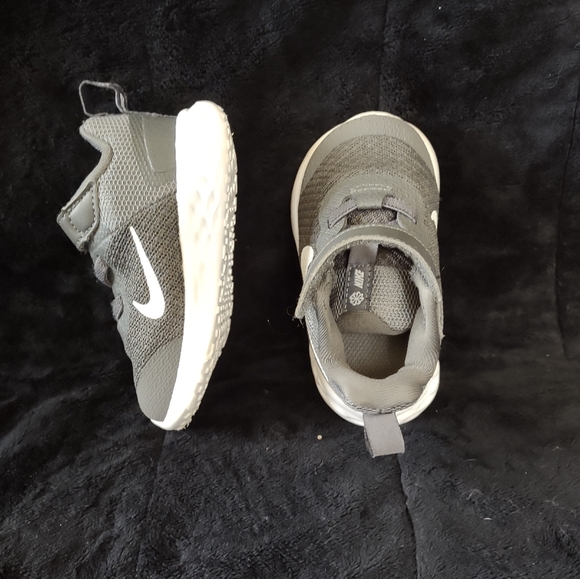 NIKE REVOLUTION 5 TODDLER Grey Running SHOES SIZE 4C BQ5673 Lightweight GOOD - Picture 7 of 15